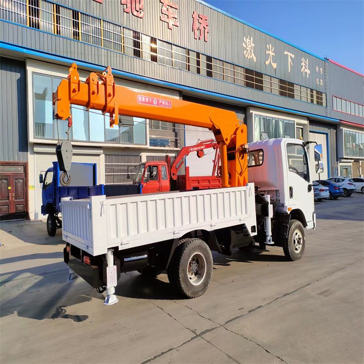 海兴县三轮随车吊定制 农用改装机自备吊中瑞长期出售